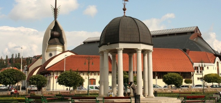Banhos_Pelo_Makovecz_Em_Eger
